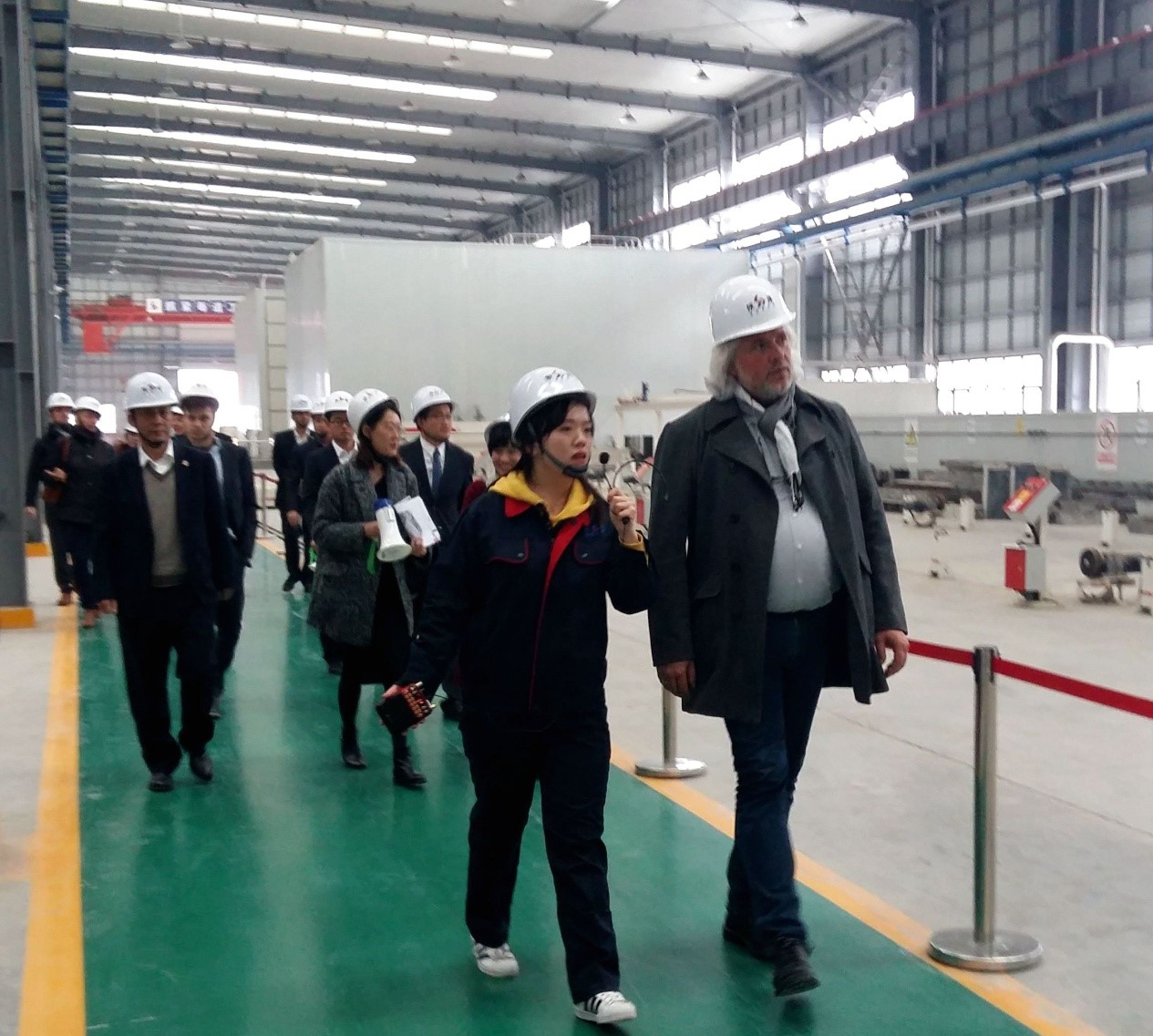 比利时安特卫普省清洁技术代表团参观陕建建筑产业基地